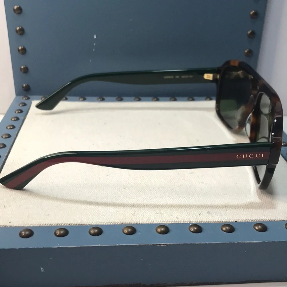 New Authentic Gucci GG0925s 002 Tortoiseshell Sunglasses with Green Lenses